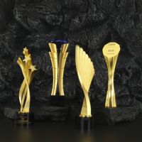 Trophées de récompenses d'affaires avec logo créatif personnalisé Plaques solides en métal PVC verre cristal Offre Spéciale souvenir sportif