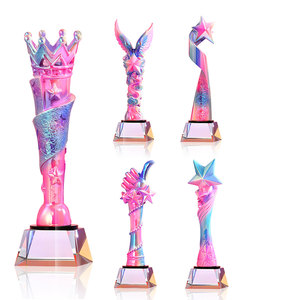 Tùy chỉnh thiết kế cạnh tranh Khen Thưởng nhựa Trophy với cơ sở thủy tinh màu nhựa thủ công Trophy - Product Image 1