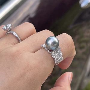 Bague en perle de Tahiti naturelle gris platine de 10-11 mm, texture douce et belle, aspect brillant général - Product Image 2