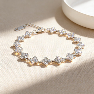 Bracelet à breloques en acier inoxydable plaqué or, style <span class=keywords><strong>français</strong></span>, zircon, best-seller européen et américain, sensation de luxe léger, haut de gamme, pour femme - Product Image 2