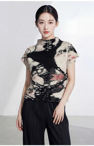 Blusa de Manga Corta con Cuello Alto y Estampado Geométrico Estilo Coreano PY, Ajustada y Plisada, 100% Poliéster, Venta al Por Mayor - Product Image 5