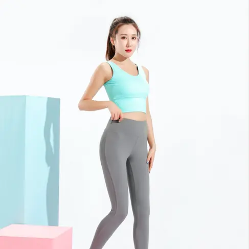 2023 vente chaude de bonne qualité vêtements de sport femmes fitness costume de sport pour dames