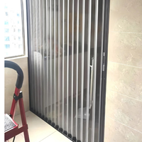 Pintu Lipat Polikarbonat Transparan Aluminium PVC Permukaan Finishing Modern Berkualitas Tinggi Garansi 1 Tahun Garasi Villa Dapur