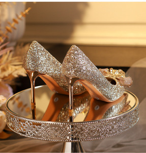 Zapatos de tacón bajo de satén con diamantes de imitación para invierno, estilo sexy, sin cordones, de cuero, con tacón de gatito hueco, cómodos, de punta, para hombre y mujer - Product Image 6
