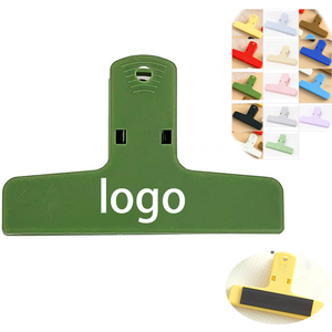 Regalo promozionale all'ingrosso in plastica colorata per conto a mano <span class=keywords><strong>Clip</strong></span> per appunti con <span class=keywords><strong>Clip</strong></span> per studenti con Logo personalizzato - Product Image 1