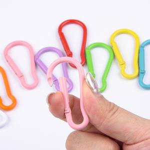 Mousqueton en alliage Yiwu en forme de gourde, crochet porte-clés à ressort, usage universel, peint en couleur - Product Image 3