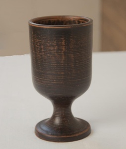 Calice Rustico Medievale in Argilla Rossa Fatto a Mano, Calice in Gres per Vino e Mosto, Calice Cattolico, Tazza da Caffè in Legno, Tazza da Vino in Legno - Product Image 3