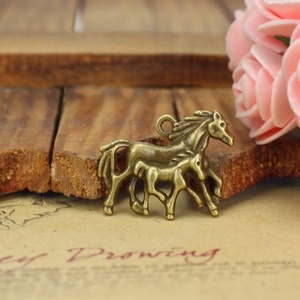 Colgante de bronce antiguo de aleación de zinc con diseño de caballo y potro para recuerdo de establo ecuestre y artesanías - Product Image 4