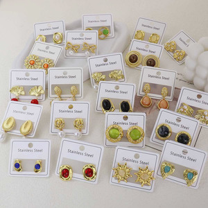 Aretes Pequeños de Acero Inoxidable con <span class=keywords><strong>Perla</strong></span>, Coloridos e Impermeables, al por Mayor, Aretes Geométricos de Acero Inoxidable con Circonita en Forma de Girasol - Product Image 1