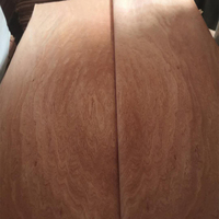 Vente en gros de placage de bois de conception industrielle naturelle de 1mm Okoumé 0.3mm 0.5mm Faces Faces du Gabon Techniques de coupe rotative