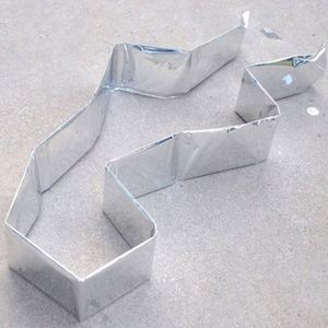 Couverture de survie thermique d'urgence double face argentée pour l'extérieur 130*210 pour le camping, la randonnée, la protection solaire, couverture d'urgence - Product Image 2
