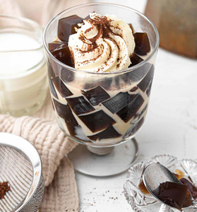 Geléia de Café Fresca Baili Servida com Chantilly - Product Image 1