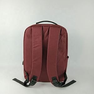 Vente en gros de sacs à dos personnalisés unisexes Sacs à dos de voyage en polyester rouge Sacs à dos d'affaires pour hommes - Product Image 2