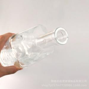 Bouteille de vin en verre transparent épaissi <span class=keywords><strong>rouge</strong></span>, vente en gros du fabricant, pour whisky, <span class=keywords><strong>vodka</strong></span> et vin de fruits, bouteille vide scellée - Product Image 4