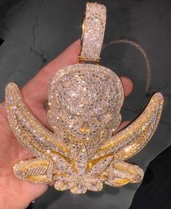 Collar Hip Hop Personalizado con Colgante de Calavera y Espadas con Diamantes Moissanite, Chapado en Oro Rosa, para Hombre, Venta al por Mayor y Pedidos Personalizados - Product Image 1