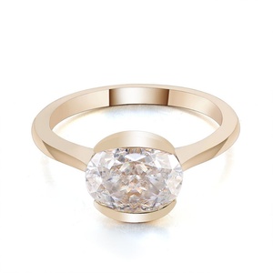 Anillo de Compromiso de Oro Amarillo de 10k, 14k o 18k con Moissanita Ovalada de 2ct en Engaste de Bisel, Anillos de Diamantes para Mujer, Moissanita VVS, Regalo de Aniversario Personalizado - Product Image 2