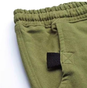 Pantalones cortos casuales de verano para hombre, hechos con tela transpirable de alta calidad, que ofrecen máxima comodidad y un diseño personalizado perfecto. - Product Image 4