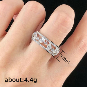Anello da Donna F1439 in Oro Bianco con Diamante Naturale Taglio a Pera, Gioiello di Fidanzamento, Colore D, Fascia in Oro 18K - Product Image 5