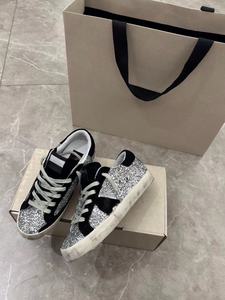 Chaussures de sport pour hommes, style décontracté et polyvalent, avec motifs étoiles et design brillant. Chaussures décontractées de style nouveau. - Product Image 5