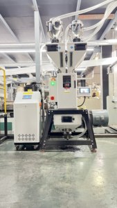 Gainwal 50kg Unité de pesage gravimétrique automatique de dosa 2/3/4/5/6/8 composants Nouveau mélangeur gravimétrique en PVC Extrudeuse - Product Image 6