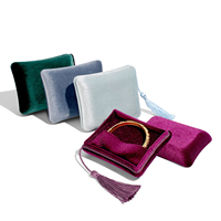 Étui de rangement pour bagues en velours doux avec pompon, porte-bijoux compact et portable, petite pochette de voyage pour bijoux