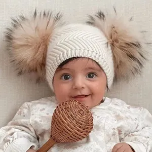 Topi Pom Pom Bulu Rakun Ganda untuk Anak-anak, Topi Wol Kasmir Rajut Anak-anak Lucu Hangat Mode Anak-anak