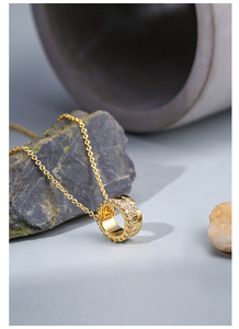 Collar con Colgante de Zirconia 3A Personalizable, Chapado en Oro de 14K, Cadena de 18 Pulgadas, Diseño Geométrico Clásico Minimalista, Unisex - Product Image 5