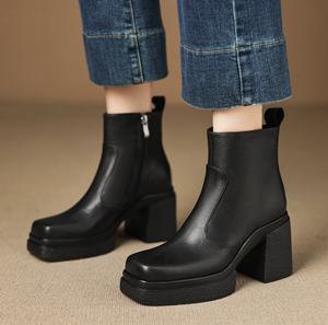 Botas de nieve casuales y a la moda para mujer, con tacón de 5 cm, cierre de cordones y plantilla de PU, que realzan la altura. - Product Image 1