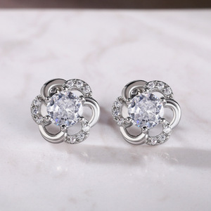 Orecchini a Perno con Cristalli a Forma di Fiore per Donne, Accessori di Moda Dolci e Minimalisti per Uso Quotidiano - Product Image 6
