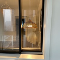 Ventanas Corredizas de Aluminio Delgadas Color Gris Metálico RC4, Herrajes de Deslizamiento Unidireccional para Cafeterías, Restaurantes y Tiendas