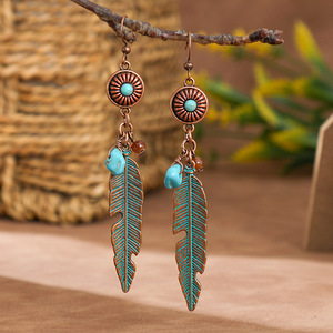 Boucles d'oreilles ethniques à longues pampilles, faites à la main, en métal, style vintage bohème, bijoux pour femmes, pour l'été et les vacances - Product Image 2