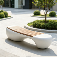 B011 Banc incurvé irrégulier en PRV avec plateau en bois lamellé, tabouret moderne d'extérieur pour centre commercial, cour, parc, espace de repos public