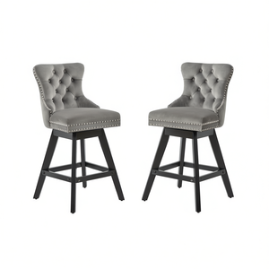 Sgabelli da bar in velluto con struttura in legno, finiture cromate, design girevole trapuntato, colore grigio, set da 2 - Product Image 1