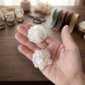 Fleur de jasmin en argile semi-fleurie, faite à la main, douce |   Cadeaux Thaïlandais Réalistes Classiques pour la Fête des Mères, la Fête des Pères, Thanksgiving, la Remise des Diplômes, le Nouvel An - Product Image 3