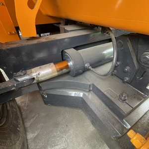 Apilador de contenedores Kalmar DRT450 usado en perfectas condiciones, con capacidad para 45 toneladas, equipo de manipulación de contenedores para logística. - Product Image 4