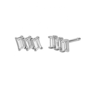 2025 moda nueva Alta Calidad delicado elegante perfecto y atemporal uso diario baguette diamantes Mini pendientes Huggie - Product Image 5