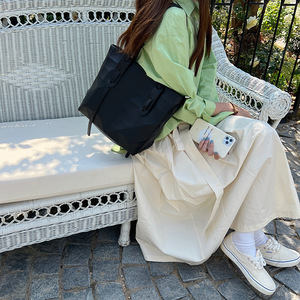 Bolso tote acolchado geométrico minimalista para mujer, bolso de viaje con cremallera de gran capacidad, color blanco, para uso diario - Product Image 4