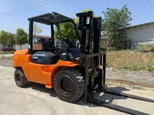 Chariot élévateur d'occasion Toyota 7FD, 5 tonnes, 2 étages, 3 mètres de haut, moteur diesel, faible durée, bien entretenu, prêt à fonctionner - Product Image 3