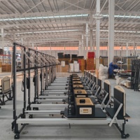 Reformer de Pilates Commercial en Aluminium Haute Précision avec Tour Semi-Trapeze Flying pour Équipement de Fitness et Studios de Pilates