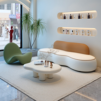 Ensemble de canapés en arc 4 pièces de designer, luxueux et confortable, avec rembourrage en mousse, pour zone d'accueil de magasin, salon de beauté, boutique de vêtements, et pour les influenceurs