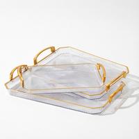 Plateau de service rectangulaire en PET de 38,5 cm, transparent avec poignée dorée, plateau en plastique pour fruits, collations, thé, café, table, fête à domicile