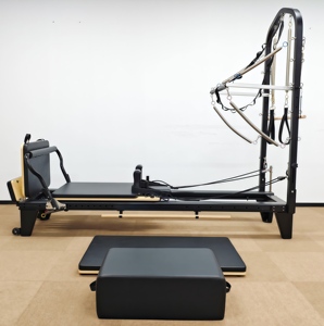 Reformer <span class=keywords><strong>Pilates</strong></span> Professionale in Alluminio con Torre, Dotato di Struttura Stabile e Sistemi di Resistenza Importati in Vendita - Product Image 2