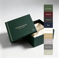 Boîte cadeau rigide vert forêt personnalisée avec doublure en tissu satiné doux, logo monogramme estampé à chaud en or pour bijoux et emballages de luxe