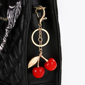 Porte-clés de luxe en résine en forme de cerise pour sac à main, accessoires de sac pour femme, vente en gros - Product Image 6