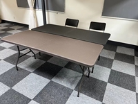 Table Pliante en Plastique Portable de Style Moderne Nouveau Design en Rotin Imité pour Pique-Nique en Plein Air Camping Salle à Manger-pour Hôtels Hôpitaux