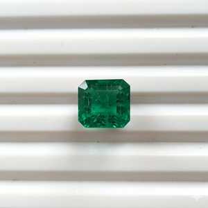 Piedra preciosa de esmeralda verde (Panna) de 10.19 quilates, corte esmeralda, piedra suelta para la fabricación de joyas. - Product Image 3