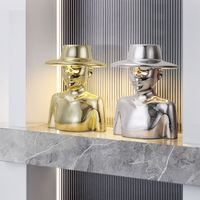 Lampe de table en résine moderne et créative avec sculpture de personnage en chapeau, lampe de lecture simple pour la chambre à coucher, décoration artistique pour la maison
