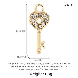 تعليقة معدنية فاخرة بتصميم حرف مرصع بالألماس، قابلة للتخصيص، لتزيين حافظات الهواتف وحلقات المفاتيح والإكسسوارات المعلقة - Product Image 3