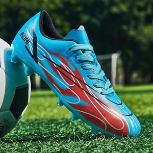 Venta al por mayor de fábrica: Zapatillas de fútbol antideslizantes de moda con tacos de suela plana para hombres, mujeres y estudiantes, ideales para entrenamiento. - Product Image 2