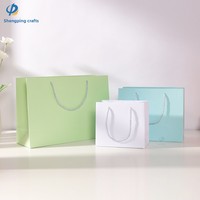 Sacs en papier haut de gamme et sacs cadeaux - Emballage personnalisable et biodégradable pour les bijouteries et les magasins de vêtements